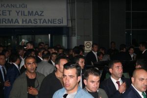 Başbakan Davutoğlu, makamında vurulan Bursa Belediye Başkanını ziyaret etti