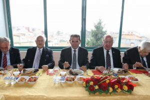 ''Vatan i&ccedil;in şehit olmayı şiar edinmiş camia...''