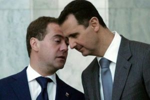 Rusya Başbakanı Medvedev: Esad'ın kalmasında ısrar etmiyoruz