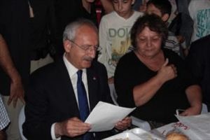 Şehit annesinden Kılı&ccedil;daroğlu'na 'barış' şiiri