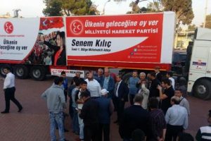 MHP ile Ak Parti arasında se&ccedil;im TIR'ı gerginliği