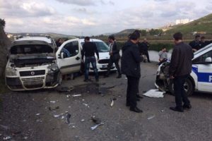 Cezaevi firarisi barikat kuran polise &ccedil;arptı
