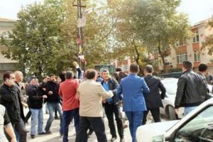 Ankara'da AK Partili vekile taşlı saldırı