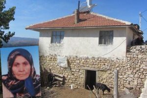 Yaşlı kadın, tuvalet yerine balkona &ccedil;ıkınca d&uuml;ş&uuml;p &ouml;ld&uuml;