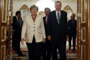 Erdoğan, Merkel'le bir araya geldi