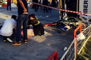 Otob&uuml;s TIR'la &ccedil;arpıştı: 1 &ouml;l&uuml;, 35 yaralı