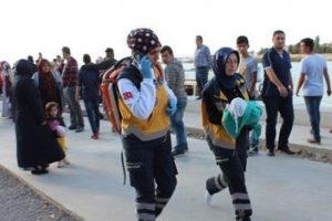 Konya'da g&ouml;le d&uuml;şen bebek son anda kurtarıldı