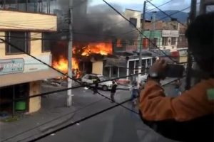 U&ccedil;ak binaya &ccedil;arptı