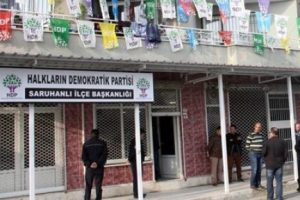 Manisa'da HDP'ye ter&ouml;r operasyonu: 14 g&ouml;zaltı