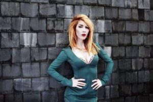 &Uuml;nl&uuml; sanat&ccedil;ı evini 500 bin dolara restore etti...