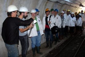 Yabancı &ouml;ğrenciler maden ocağına girdi