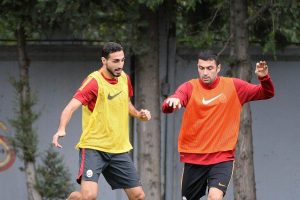 Burak ve Denayer sahada