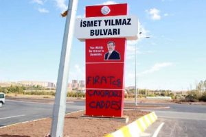 Sivas'ta İsmet Yılmaz Bulvarı'na boyalı saldırı