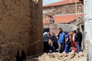 Adıyaman'da kerpi&ccedil; ev &ccedil;&ouml;kt&uuml;: 1 &ouml;l&uuml;, 1 yaralı