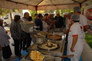 Taş binaların yıkılmaması kararına lokmalı kutlama
