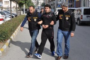 Fal ve b&uuml;y&uuml;yle dolandıran ş&uuml;pheli yakalandı