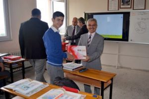 İHL &ouml;ğretmen ve &ouml;ğrencilerine tablet