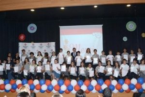 Bursa'da Bah&ccedil;eşehirli &ouml;ğrenciler başarı belgelerini aldı