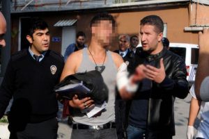 Doğuştan &ccedil;ift cinsiyetli gen&ccedil;, &ouml;lmek istedi