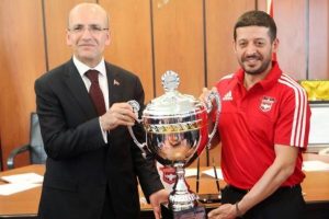 Maliye Bakanı Şimşek, Gaziantepspor'u ziyaret etti