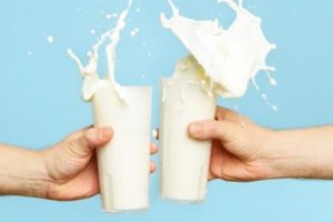 Osteoporozu g&uuml;nde 2 bardak s&uuml;t ile yenin
