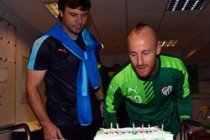 Bursaspor'da Stoch'a doğum g&uuml;n&uuml; s&uuml;rprizi
