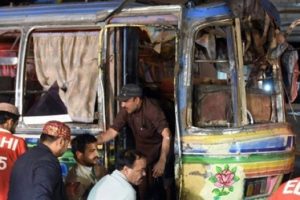 Pakistan'da halk otob&uuml;s&uuml;nde bomba patladı: 11 &ouml;l&uuml;