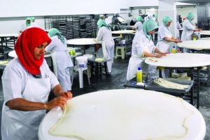 Sanayinin i&ccedil;inde b&ouml;rek satarak 125 ev kadınına iş sağladı