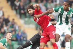 Bursaspor'da d&uuml;zen bir t&uuml;rl&uuml; oturmadı