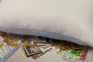 Bursa'da yastık altına uzanan el komşunun mu?
