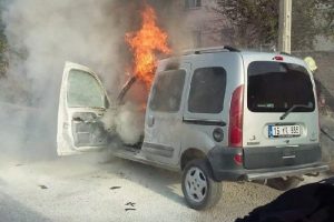&Ccedil;orum'da hafif ticari ara&ccedil; alev alev yandı