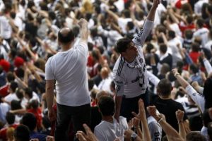 Moskova, Beşiktaş taraftarından &ccedil;ekiniyor