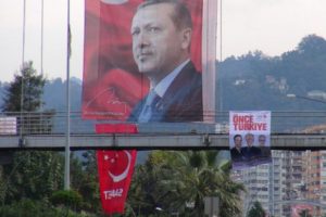 CHP'li adayın 'Erdoğan posteri' tepkisi
