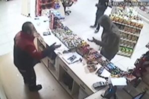 Av t&uuml;fekli soygun g&uuml;venlik kamerasında