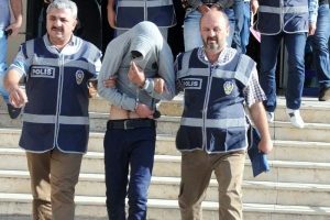 Akaryakıt istasyonu soyguncusu tanıdık &ccedil;ıktı