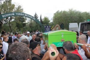 Memduh &Uuml;n son yolculuğuna uğurlandı