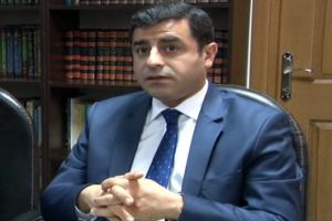 "PKK ter&ouml;r &ouml;rg&uuml;t&uuml; değildir" diyen Tahir El&ccedil;i'yi savundu