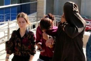 Hırsızlık i&ccedil;in eve girmeye &ccedil;alışan 4 kadın yakalandı