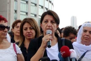 HDP'li vekillerden Tahir El&ccedil;i'ye destek