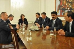 Kosova'da muhalefet geri adım atmıyor