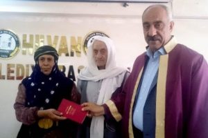 35 yıl sonra nikah kıyan yaşlı &ccedil;iftten 3 &ccedil;ocuk istedi!