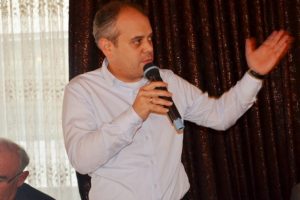 "Bu milletin helal oylarıyla se&ccedil;ilmiş ilk cumhurbaşkanına..."