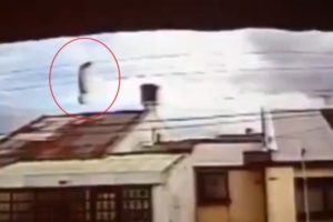 U&ccedil;ağın fırına &ccedil;arptığı anlar kamerada