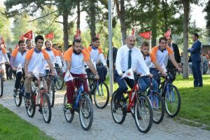 Bursalı AK gen&ccedil;lerden bisikletli se&ccedil;im &ccedil;alışması