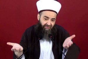 '7 yaştaki kızı erkek hoca okutamaz'