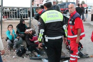 Ref&uuml;je vurup 70 metre savruldu: 6 yaralı
