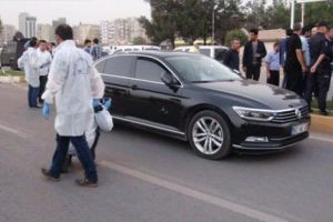 Belediye başkanının makam aracına taşlı saldırı