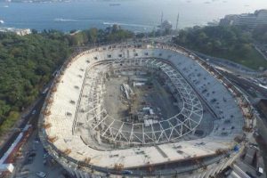 Vodafone Arena'da &ccedil;atı &ccedil;elik iskeleti y&uuml;kselmeye başladı