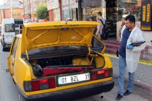Polisten ka&ccedil;an takside 50 kilo esrar yakalandı