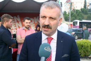 "Biz el uzattık, Bah&ccedil;eli elini yumruk yaptı"